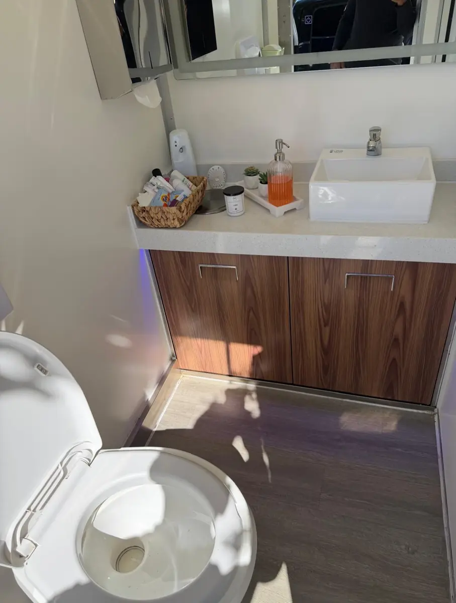 Trailer vanity
